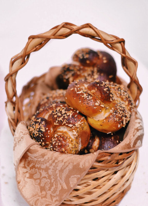 Yoni's Pretzel Challah - Ari’s Everything Pretzel Challah Rolls (6) | Bread & Bakery | Kosherkart